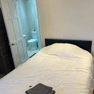 Y2 Bed & Breakfast London