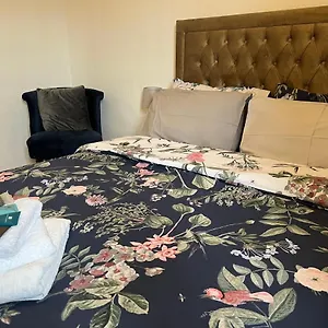 Grand Bleu - - Next To Piccadilly Line Tube Station & Brand New Facilities Hotel London